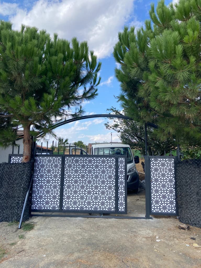 CNC Lazer Kesim Motifli Modern Sürgülü Bahçe Kapısı – Tekirdağ / Şarköy